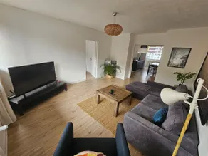 Spacious F3 near Cité du Design + parking space - Image 2