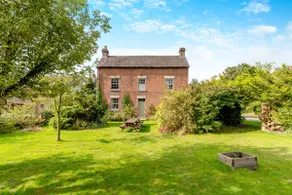 Beautiful Farmhouse, rural location & dog friendly - Image 2