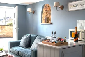 Little Gem Cottage Luxury cottage Bourton, dog friendly, parking, Gdn - Image 5