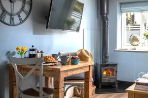 Little Gem Cottage Luxury cottage Bourton, dog friendly, parking, Gdn - Image 4
