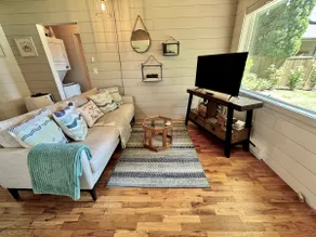 Lakefront Cedars - Cozy 1 bd Waterfront Cottage - Image 3