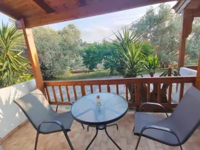 Olive Garden Loft Apartment - Image 4