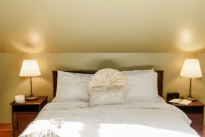 1 Bedroom Apartment With a Kitchenette on 28 Acres - Image 2