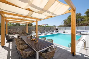 Villa Bella with Private Pool and Hot Tub - Image 2