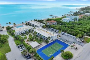 Beachfront Condo on Coco Plum Beach - Image 2