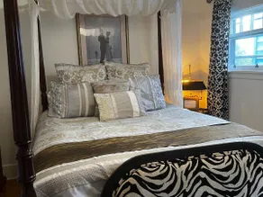 1930's Nostalgic Boutique Loft Canopy Beds - Image 3