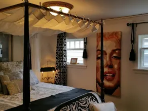 1930's Nostalgic Boutique Loft Canopy Beds - Image 2
