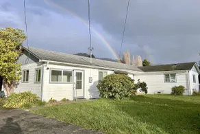 Comfortable Family-Friendly Home Near Fern Canyon - Image 4