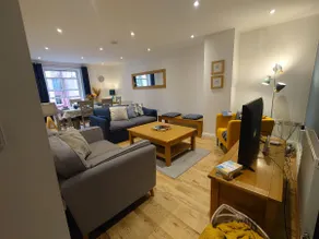 Stylish flat in central Tenby & free parking - Image 4