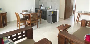 1BR Apt | Perfect Location, Pool & Fast WiFi I 10 - Image 4