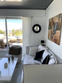 Sea View-Center-Rooftop-Air Conditioning-Parking-Fiber-Netflix - Image 4