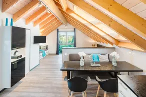 Entire Loft Level for Groups of 6–8 People - Image 4