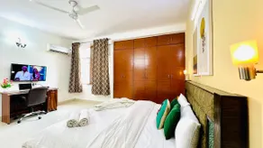 BluO 1BHK Defence Colony Market - Lift, Balcony - Image 5