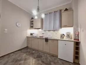 Village Street Apartment - Image 4