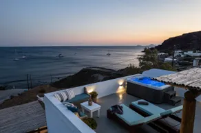 Comfort Dome Suite with Heated Jacuzzi & Sea View - Image 3