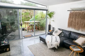 Smith Beach Getaways Beachwood Garden Studio - Image 3