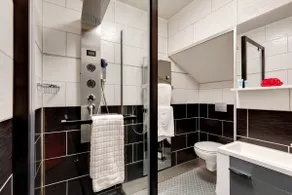 Brooklyn Suite with Jacuzzi and Private Sauna 392 - Image 5