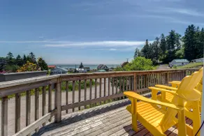 Sea Breeze Cottage | Steps to Sea Caves | Year-Round - Image 2