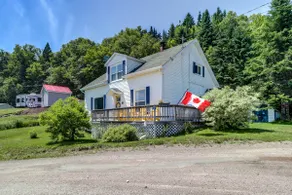 Sea Breeze Cottage | Steps to Sea Caves | Year-Round - Image 5