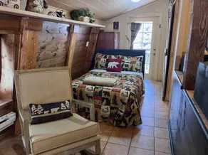 Applebarn Cabin for couples, lg yard dog friendly - Image 4