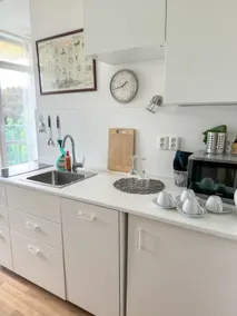 Sunny Flat with Terrace & Park View Near City Centre - Image 4