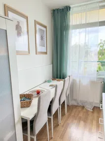 Sunny Flat with Terrace & Park View Near City Centre - Image 5
