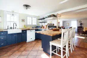 Charming farmhouse retreat w/fire pit - Image 4
