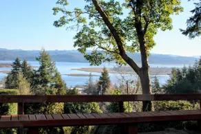 Expansive views, in town, with kitchen & laundry - Image 4