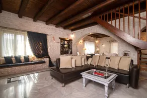 JPS spacious summer villa with pool - Image 4