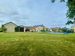 3 case recentemente rinnovate con piscina vicino a Richelieu - Image 3