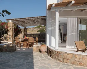 Deluxe Villa with Garden View - Image 3