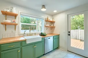 Cozy Bungalow Blocks from Downtown + Soaking Tub - Image 4