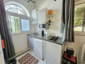 Private studio near beach with outside space - Image 4