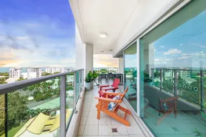 Zen Seabreeze: Workdesk ~ Balcony Dining ~ Seaview - Image 2