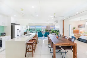 Zen Seabreeze: Workdesk ~ Balcony Dining ~ Seaview - Image 4