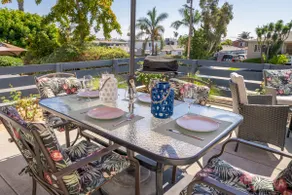 Near Bay w/ BBQ, Deck, A/C, Bikes, Beach Gear, Parking & Wi-Fi - Min to Beach! - Image 4