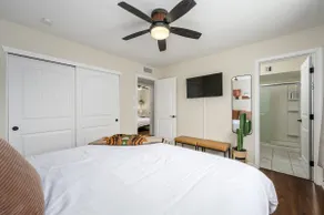 Cozy, private getaway with pool - Image 4