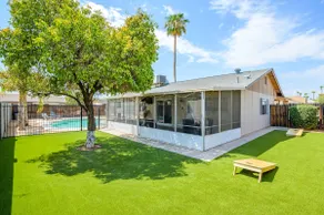Cozy, private getaway with pool - Image 3