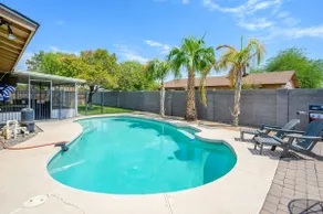 Cozy, private getaway with pool - Image 2
