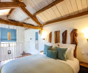 Romantic Cosy Retreat in Ancient Bread Oven - Image 4