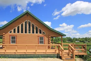 Quaint Lakeview Cabin - Image 3