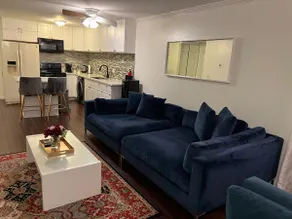 Cozy clean 1 bedroom centrally located by beaches - Image 3