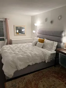 Cozy clean 1 bedroom centrally located by beaches - Image 2