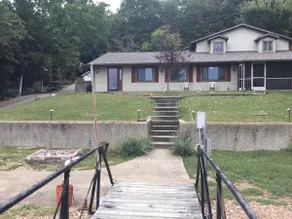 Large home on a flat lot. Private dock and ramp - Image 5