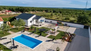 Holiday home Aprilis with pool,outdoor sauna and jacuzzi  - Image 4