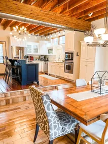 Downtown Chef's Kitchen + King beds 75” TV 5 STAR - Image 2