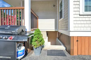 Charming Colonial Two Bedroom Basement Apartment - Image 4