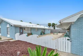 Pelican Paradise-Sleeps 7,Pet,6 min walk to beach - Image 2