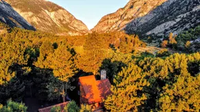 6 minutes to the hot springs, Cedar Lodge! - Image 3