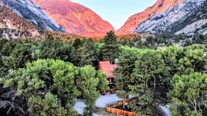 6 minutes to the hot springs, Cedar Lodge! - Image 2